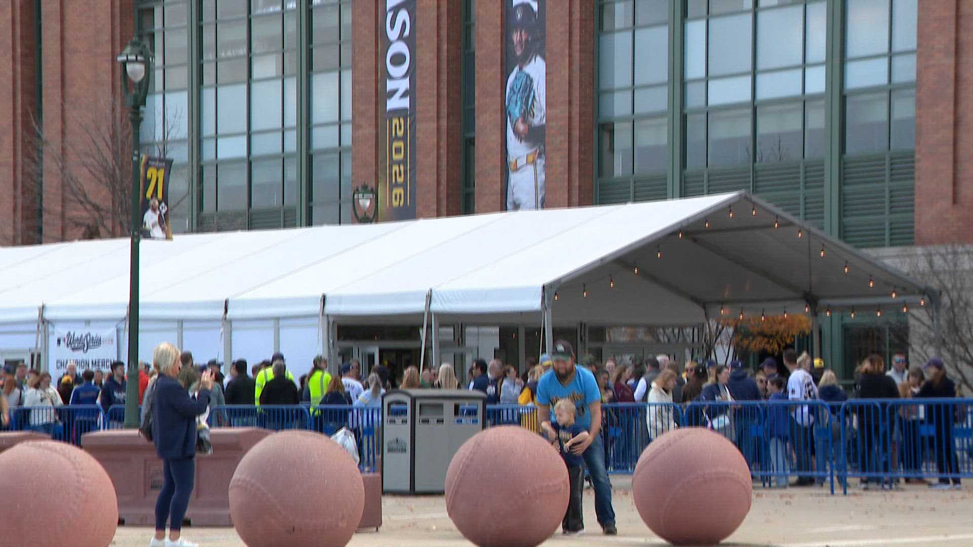 Brewers fans rush to buy World Series merchandise after historic win — Cedarburg Business news