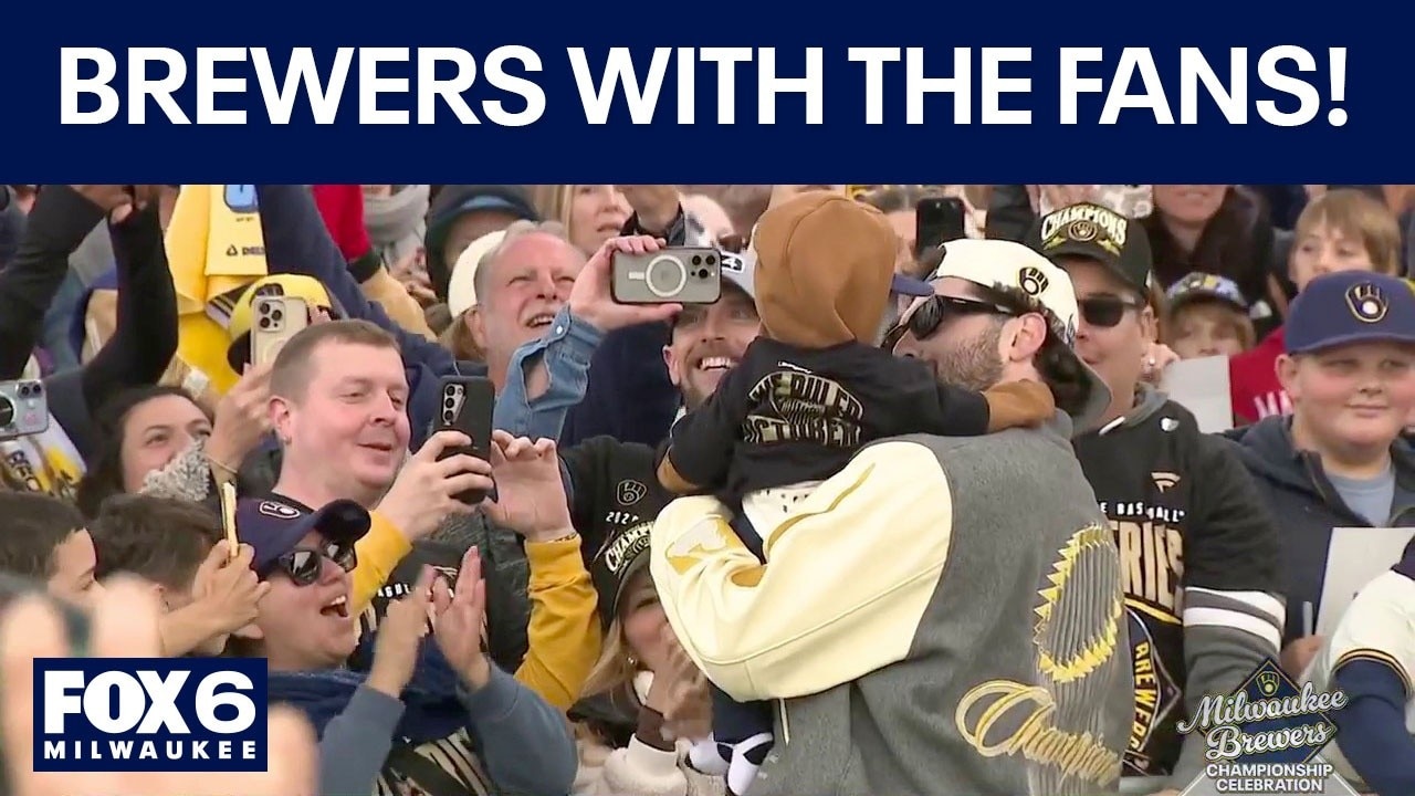 Brewers Championship Parade: Fans get up-close moments with team — Cedarburg Sports news